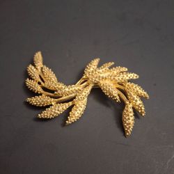 Sarah Coventry Stamped Wind Flower Brooch, Large Goldtone Textured Wheat, Maker's Mark Says "Sarah Cov" Vintage 60's&70's