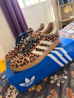 Adidas woman shoes (handball spezial)