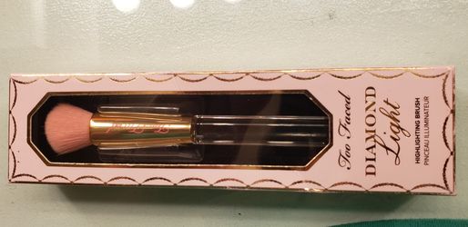 Too Faced Diamond Light Brush