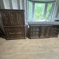 Full Double Bed And Dressers With Mirror 