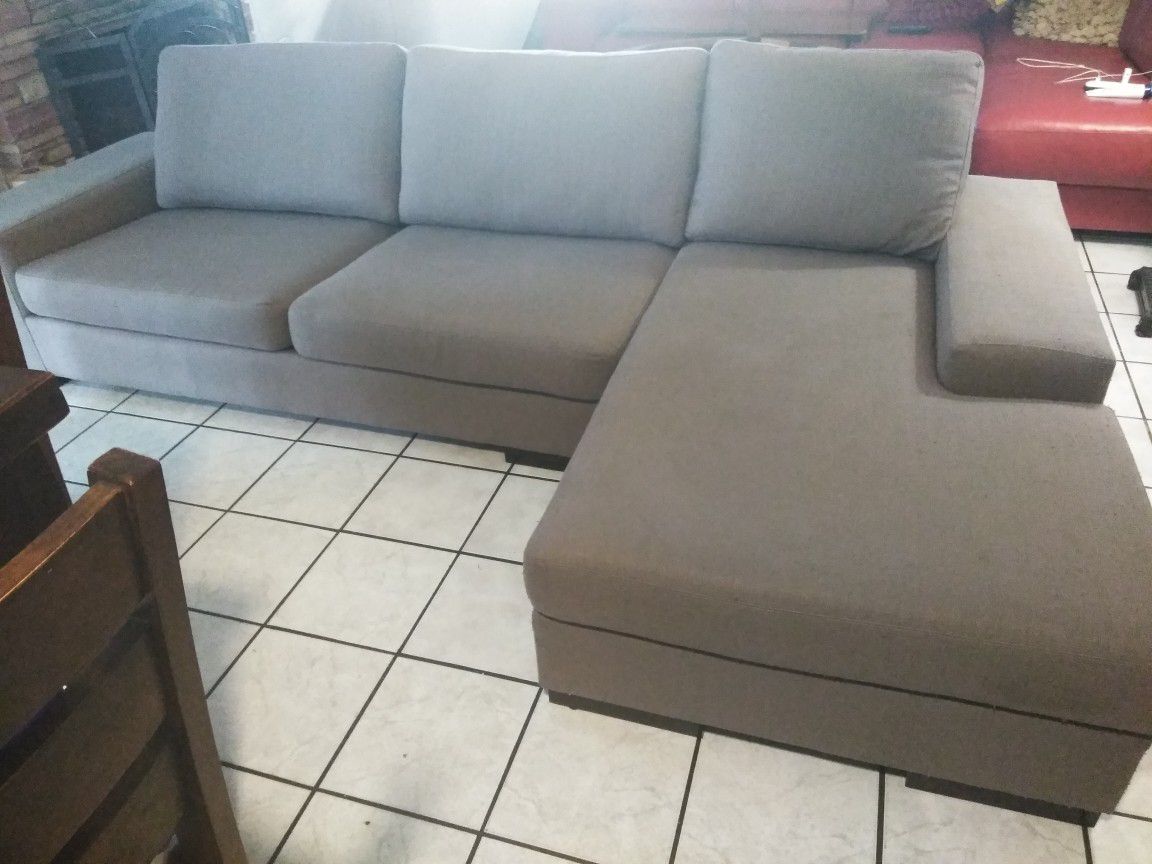 Sectional sofa/couch