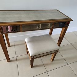 Vanity/desk with stool