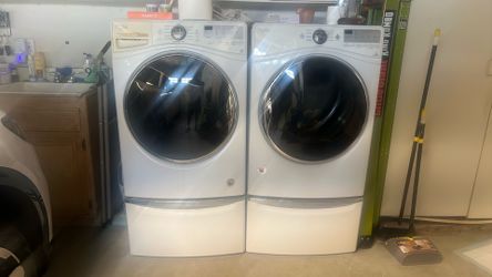 Whirlpool Electric washer and gas dryer