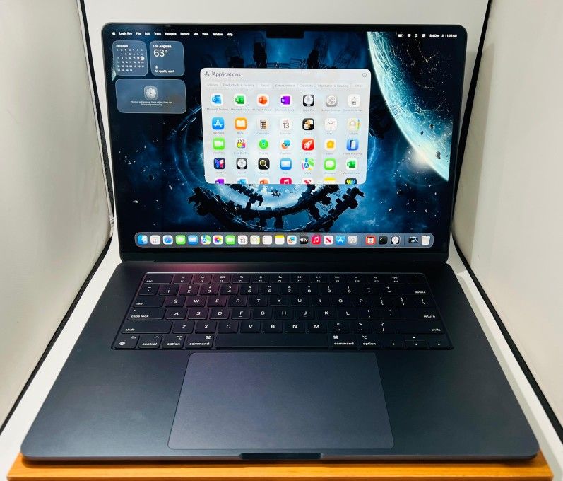 Apple MacBook Air M3 16GB 500GB Fully Functional Like New