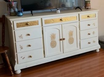 Free - Pineapple Dresser Shelf