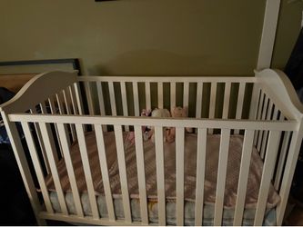 White baby crib