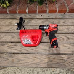 Milwaukee M12 Fuel Hammer Drill Kit