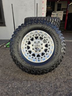 18" KMC w- 35" BfGoodrich KM3 tires 18x9 +0 offset