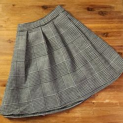 Discontinued Van's Black & White (Houndstooth-patterned) Plaid Skirt 🛹 Size, 30-inches