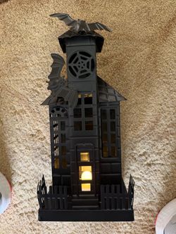 Metal Halloween house batteries included lights up