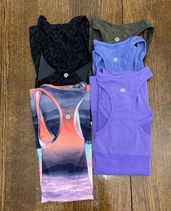 🍋LIKE NEW Lululemon 5 Pc Assorted Tank Tops Size 8 