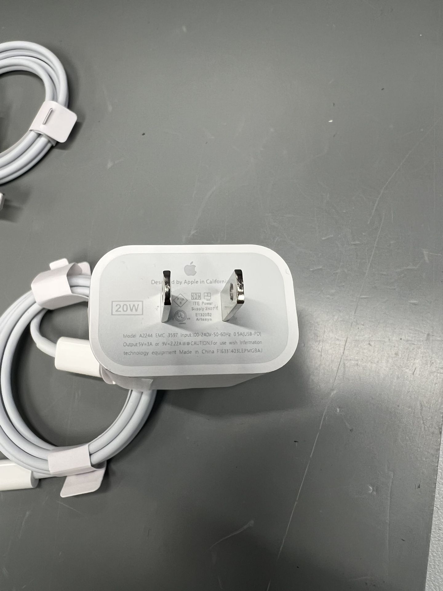 Original APPLE 20w Charger & Cable (1m)
