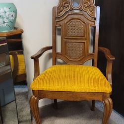 Cute Vintage Throne Chair
