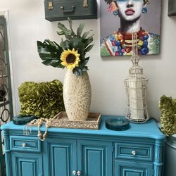 CUTE BUFFET OR TV STAND AT PICKY PINCHERS 1621 N HIGHLAND AVE CLEARWATER OPEN NOON TO 6pm