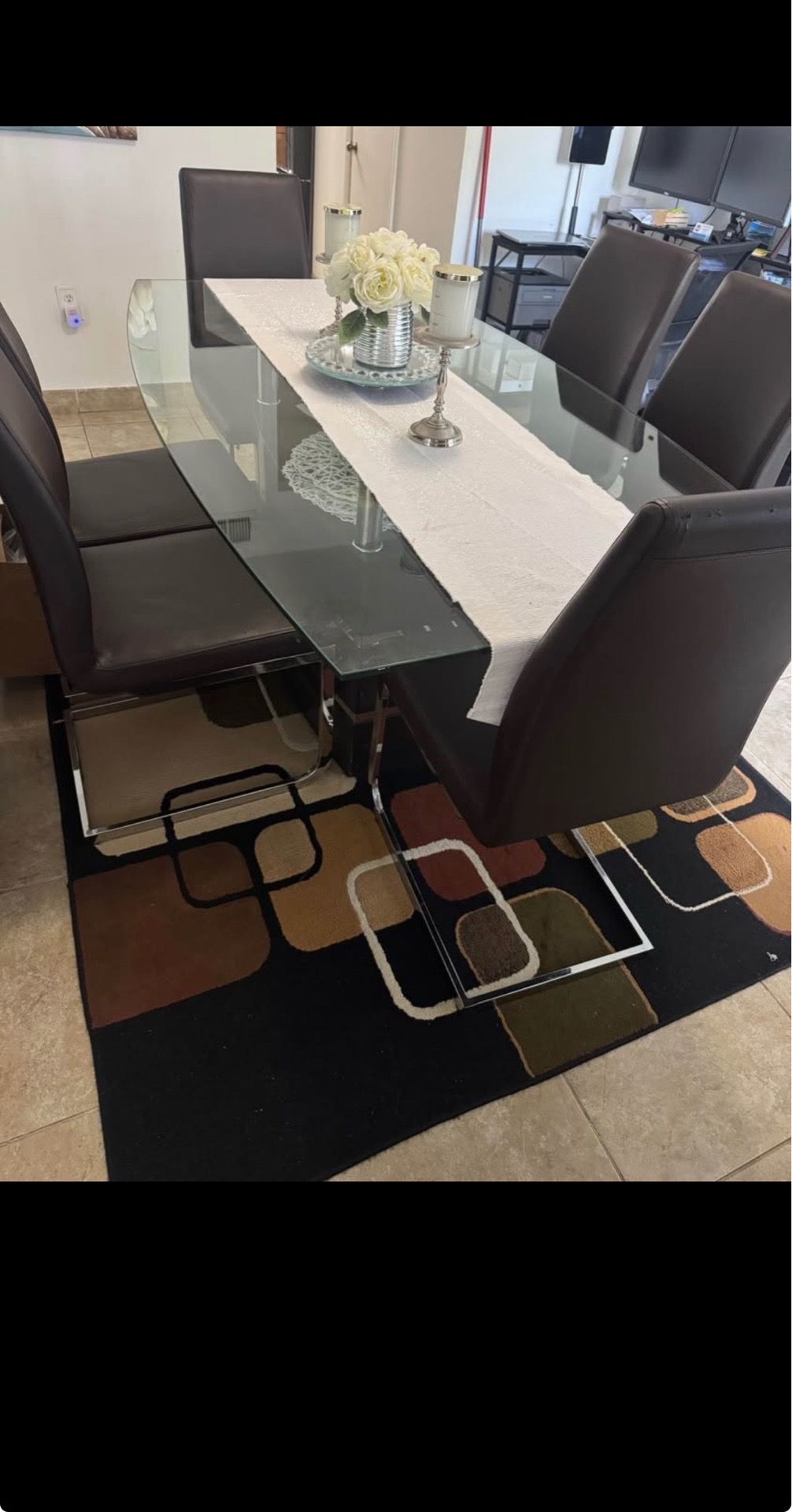 Dining set with rug included