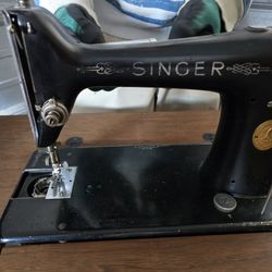 Vintage SINGER Sewing Machine