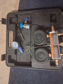 AC Manifold Gauge Set with Carrying Case