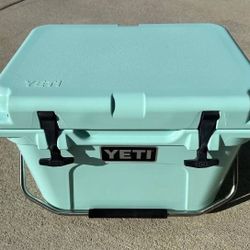 YETI Roadie 20 QT Cooler 