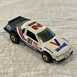 Vintage 1984 Hot Wheels The Hot Ones Valvoline Ford Thunderbird Stocker Loose