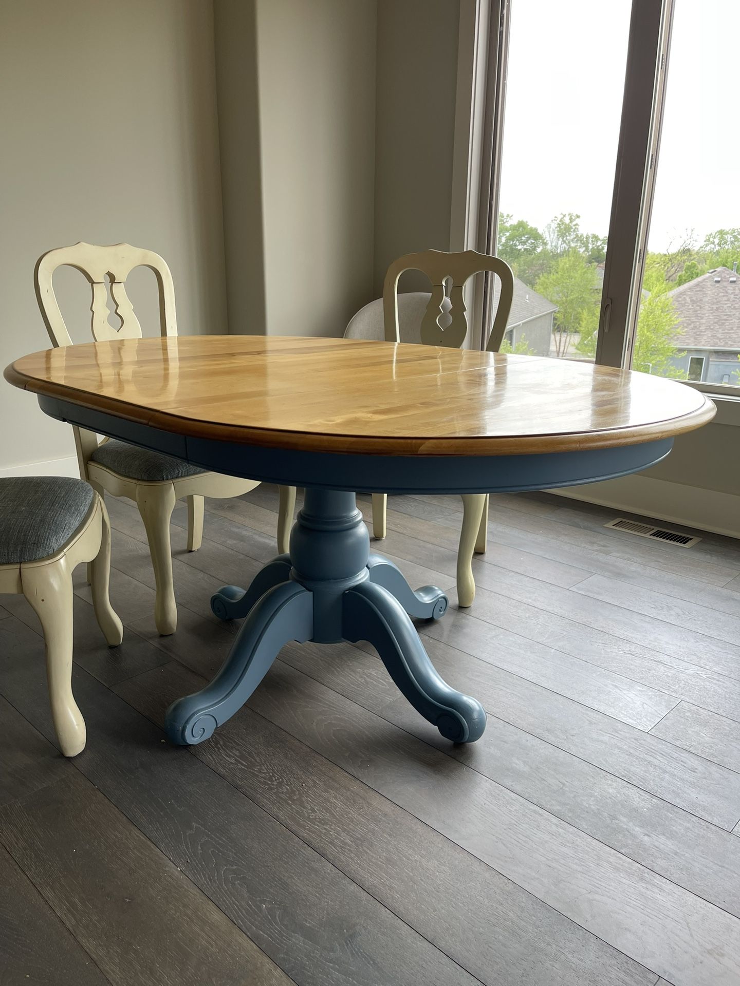 Vintage Ethan Allen Country Crossing Pedestal Dining Table