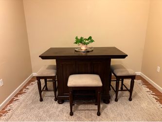 Dining room table