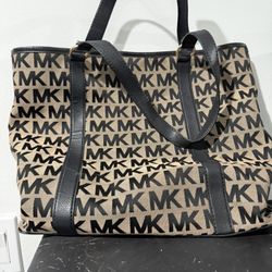 Lmew Michael Kors Signature Tope Purse
