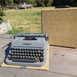 Vintage Sears Roebuck & Co. Model 603.20 Manual Typewriter with Case