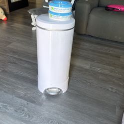 Diaper Trash Bin 