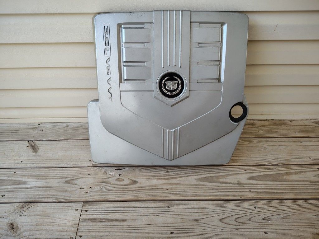 Cadillac CTS 3.5l. Engine Cover