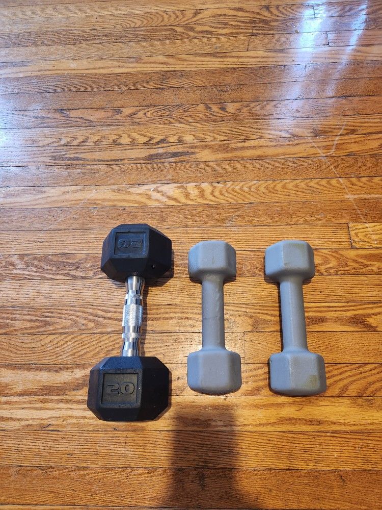 Have Here A Set Of 10lbs Rubber Coated Dumbbells And A Single Rubber Coated 20lb Dumbbell Good Condition