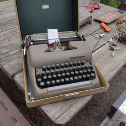 Smith Corona 'Sterling' Model Typewriter 