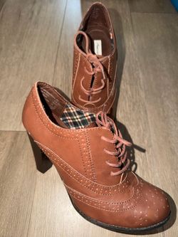 Women’s shoe (size 7)