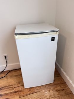 GE compact fridge