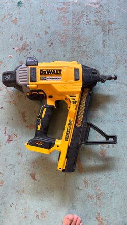 DEWALT DCN891B 20V MAX* XR CORDLESS CONCRETE NAILER -Case, nails and gas included