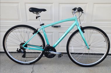 Raleigh Hybrid Road Bike - Excellent Condition - Ready to Ride