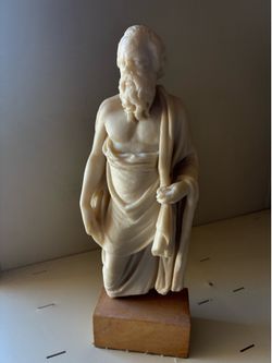 Statue depicting Socrates