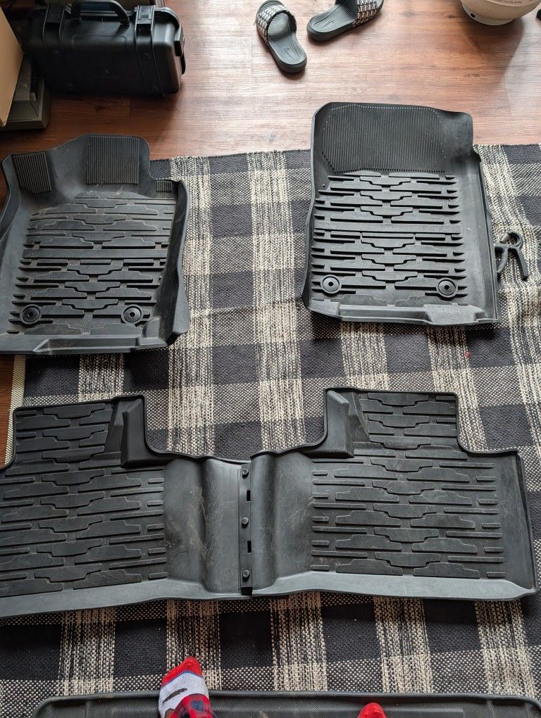 Kiwi Off Road floor Mats For 2016-2022 Jeep Grand Cherokee.