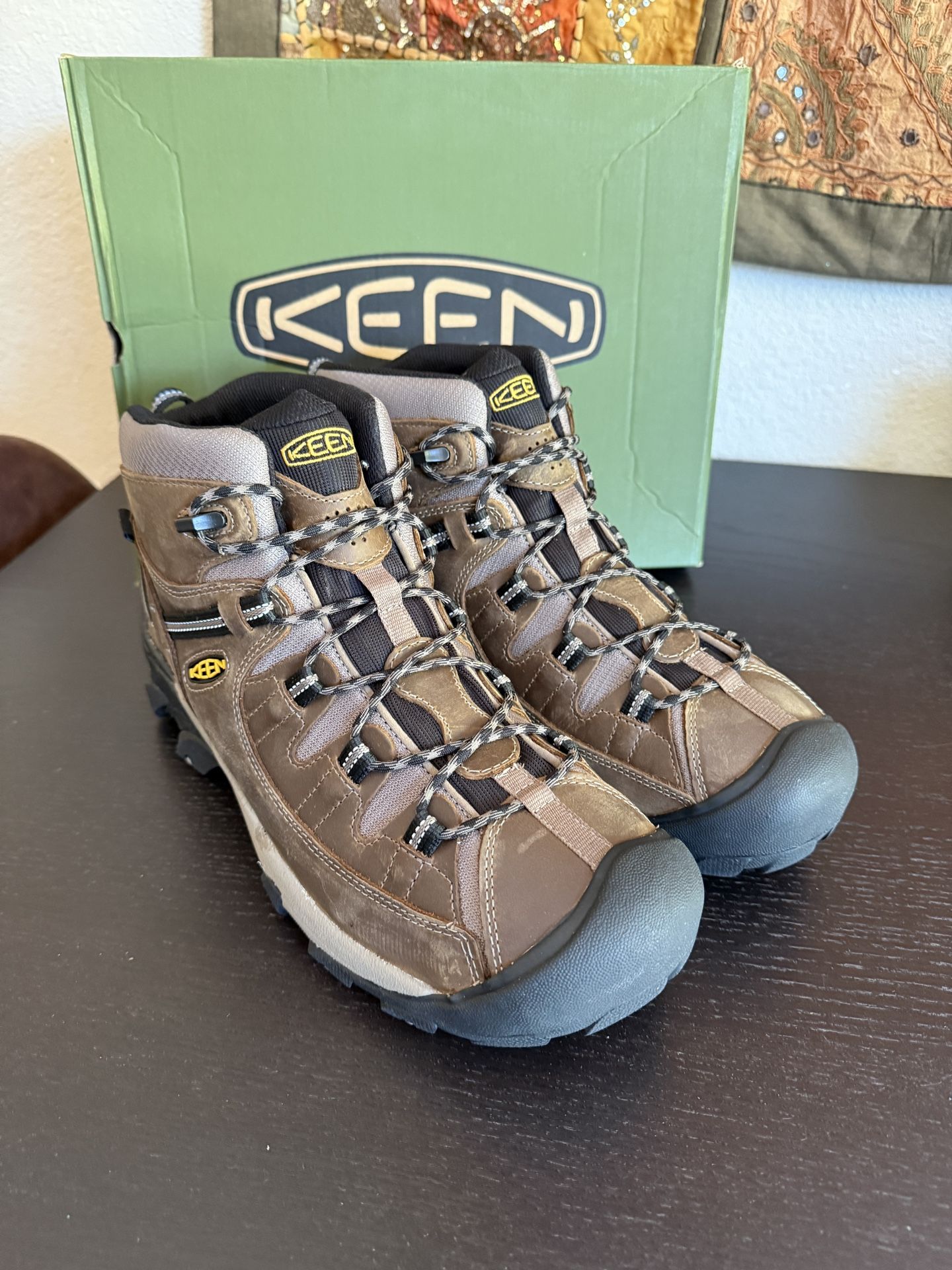 KEEN -Targhee II Mid Waterproof Hiking Boots (New In Box) , Men's size 13