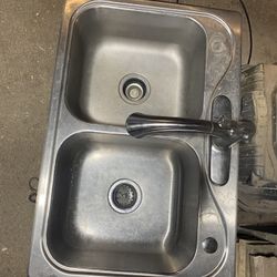 Sink With Garbage Disposal 