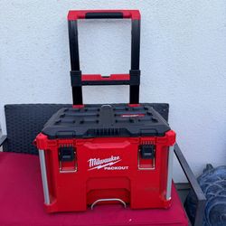 Milwaukee PACKOUT Rolling Tool Box w/ Telescoping Handle