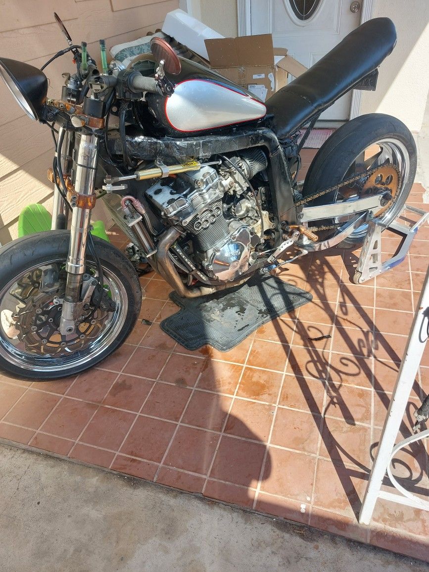 Custom 1985 Suzuki 1200 Streetfighter