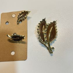 Vintage Sarah Coventry "Dazzling Aurora" Red Rhinestones Brooch  & earrings