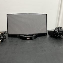 BOSE SOUNDDOCK DIGITAL MUSIC SYSTEM SPEAKER DOCK WITH CHARGER! 