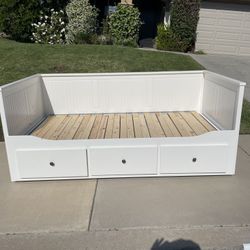 *Free Delivery* Ikea Day Bed Pullout Bed Frame