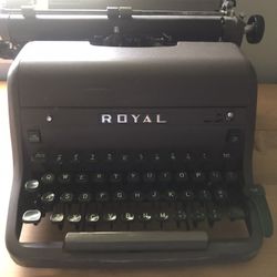 Royal Typewriter 