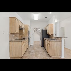 Kitchen Cabinets - Full Kitchen w/ Countertops