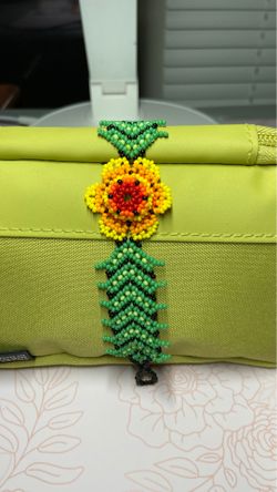 Chaquira bracelet flower