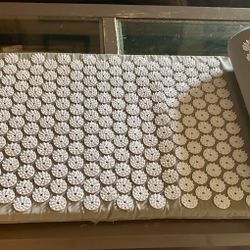 Acupressure mat and pillow 