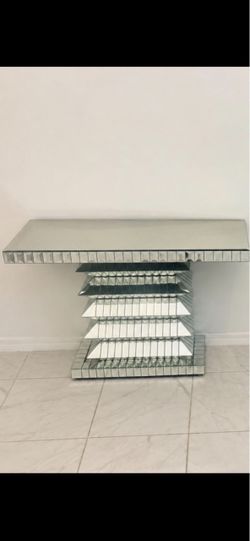 Luxury Mirrored Geometric Console Table – Glam Entryway/Accent Table