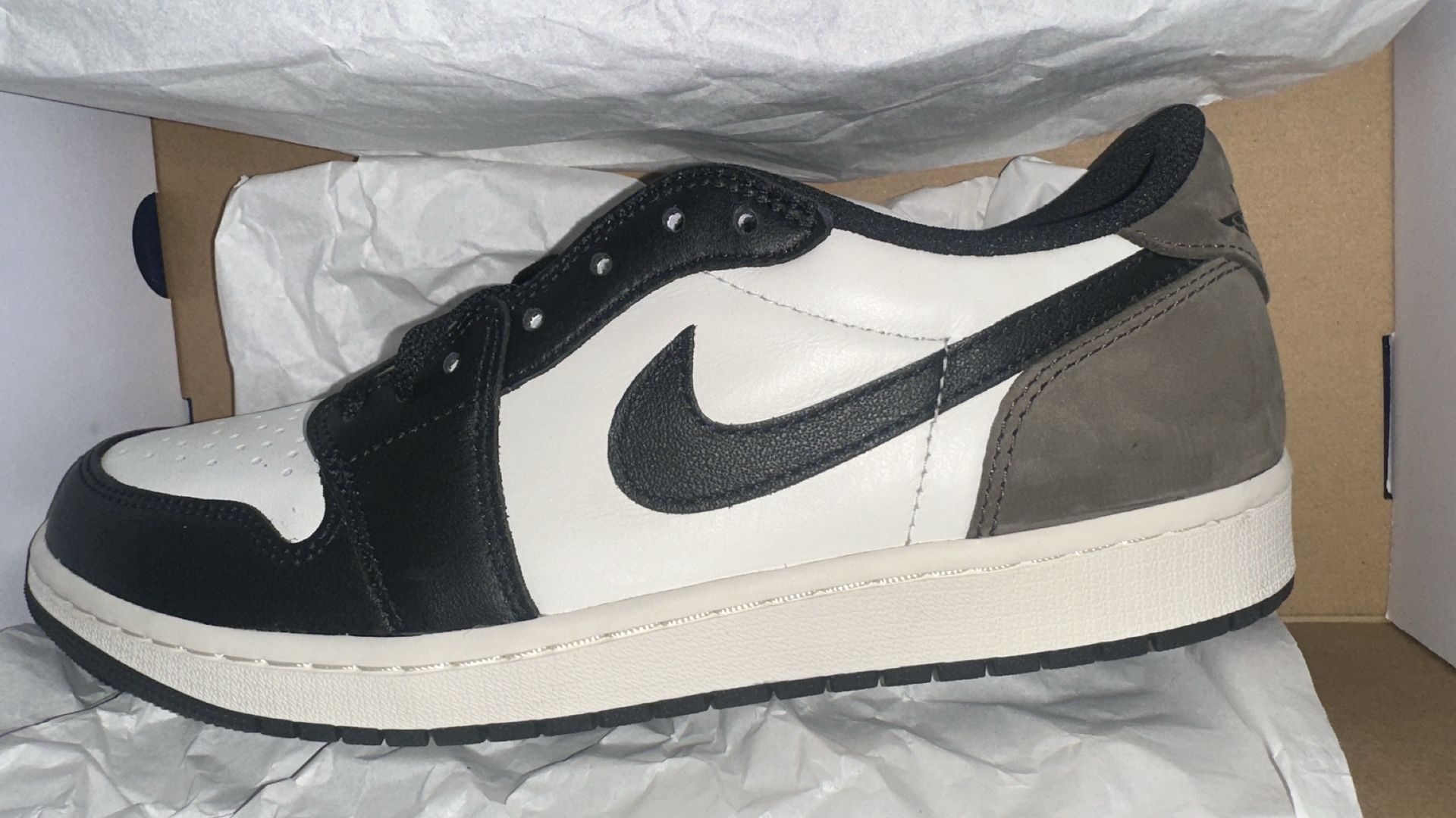 Jordan 1 Low Mochas ds (9.5 Men’s)